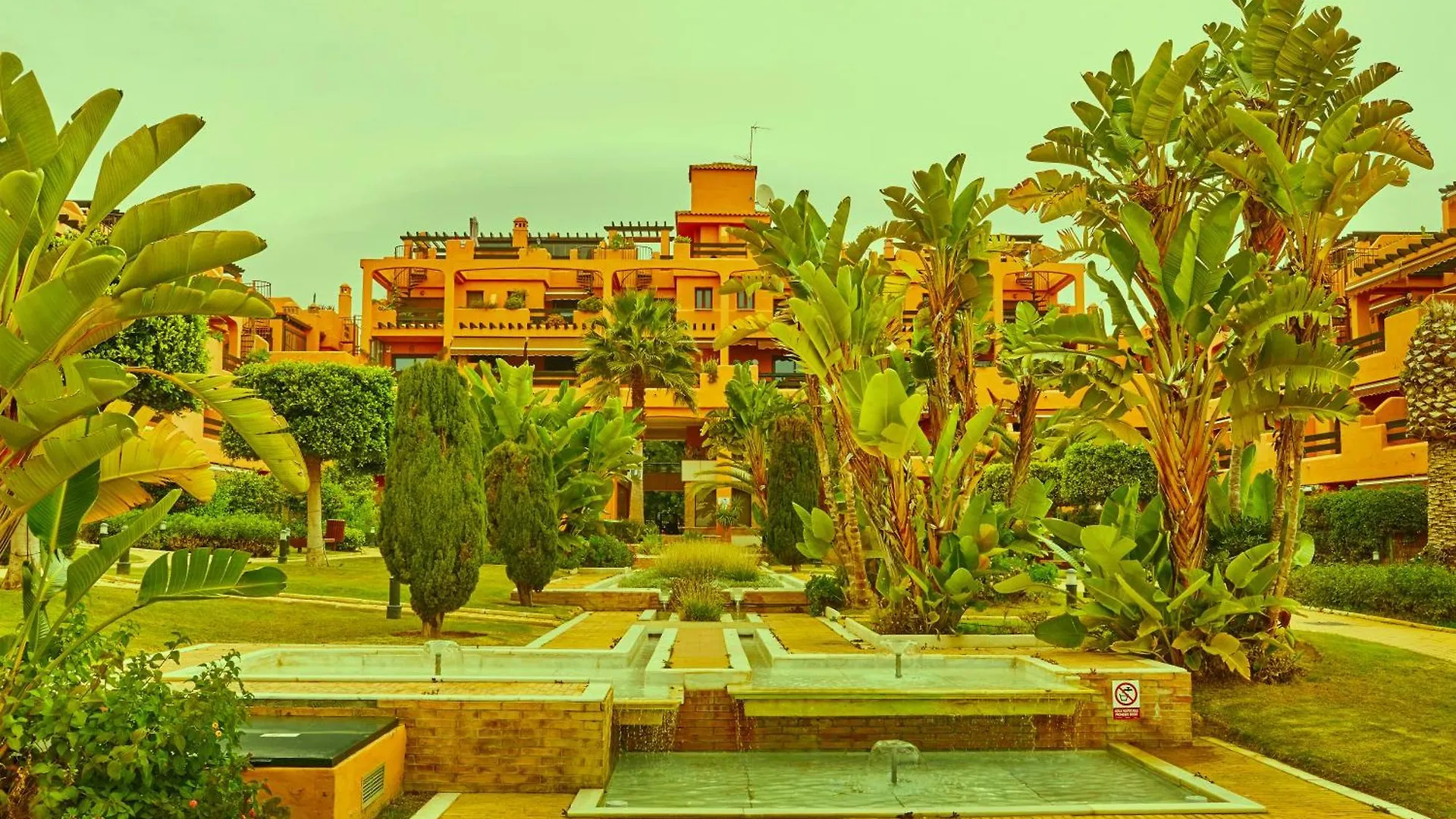 דירות אסטפונה Coastal Gem Penthouse 0*,  ספרד