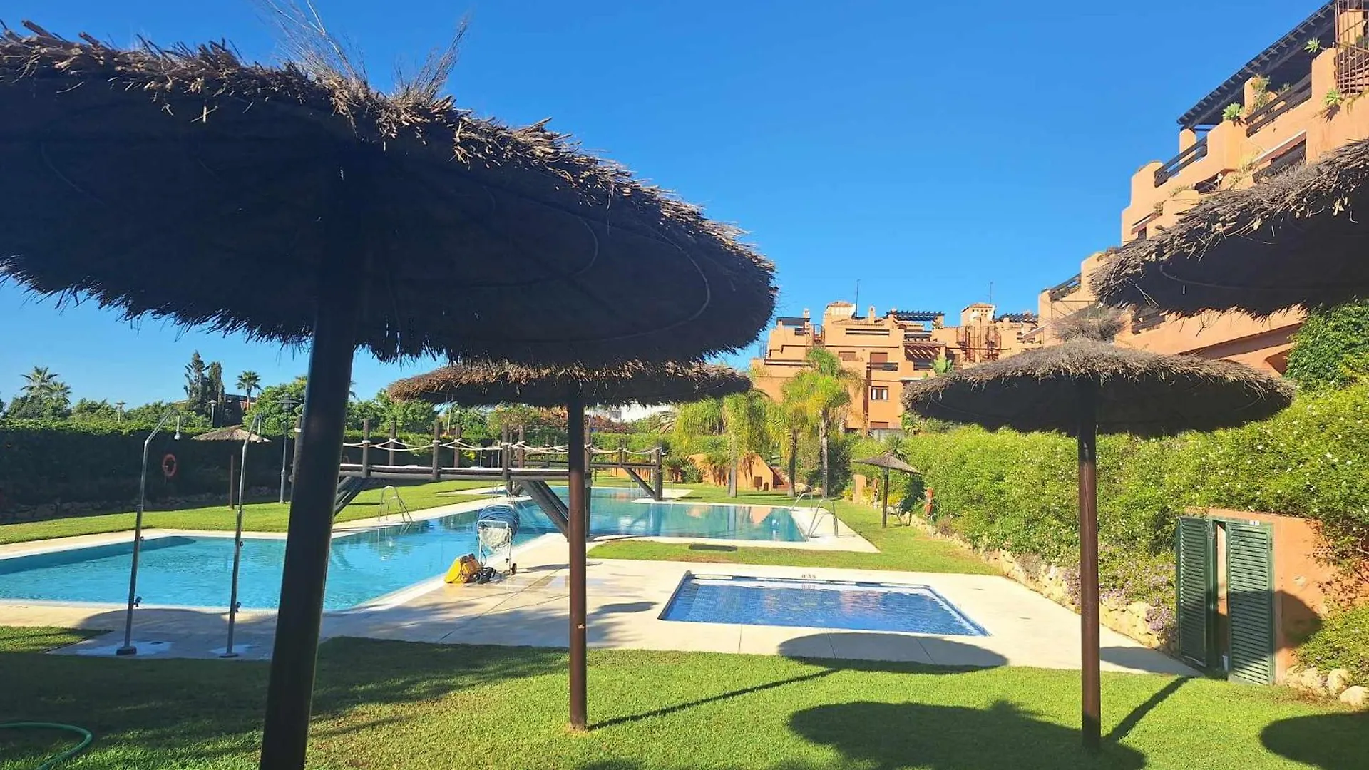 דירות אסטפונה Coastal Gem Penthouse ספרד