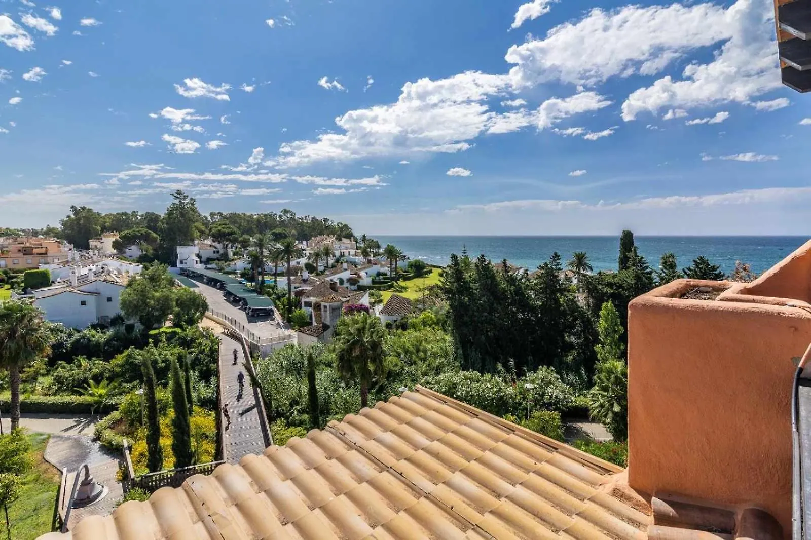 דירות אסטפונה Coastal Gem Penthouse ספרד