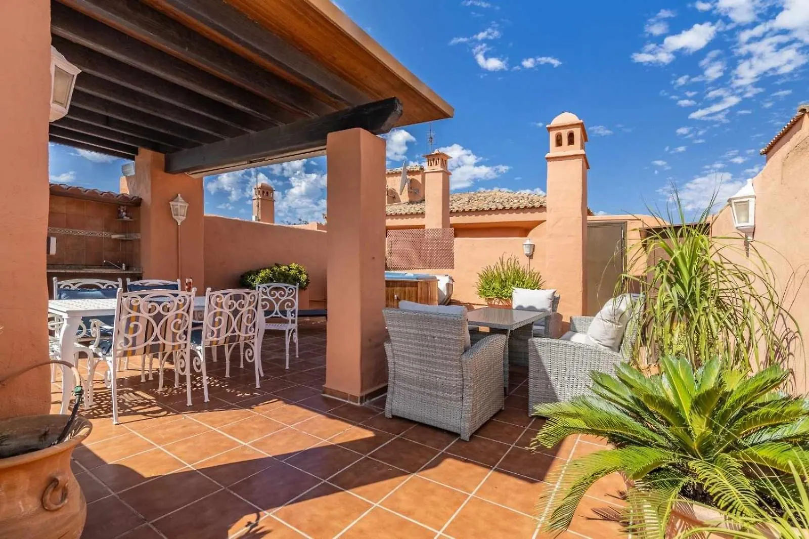 דירות אסטפונה Coastal Gem Penthouse ספרד