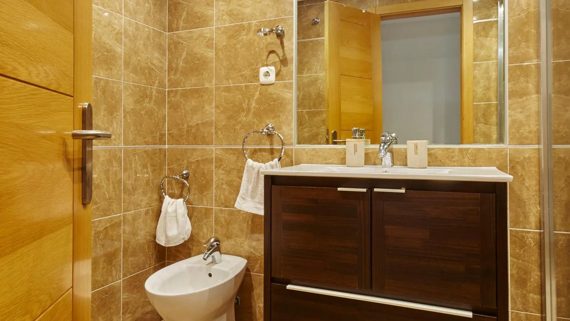 דירות אסטפונה Coastal Gem Penthouse